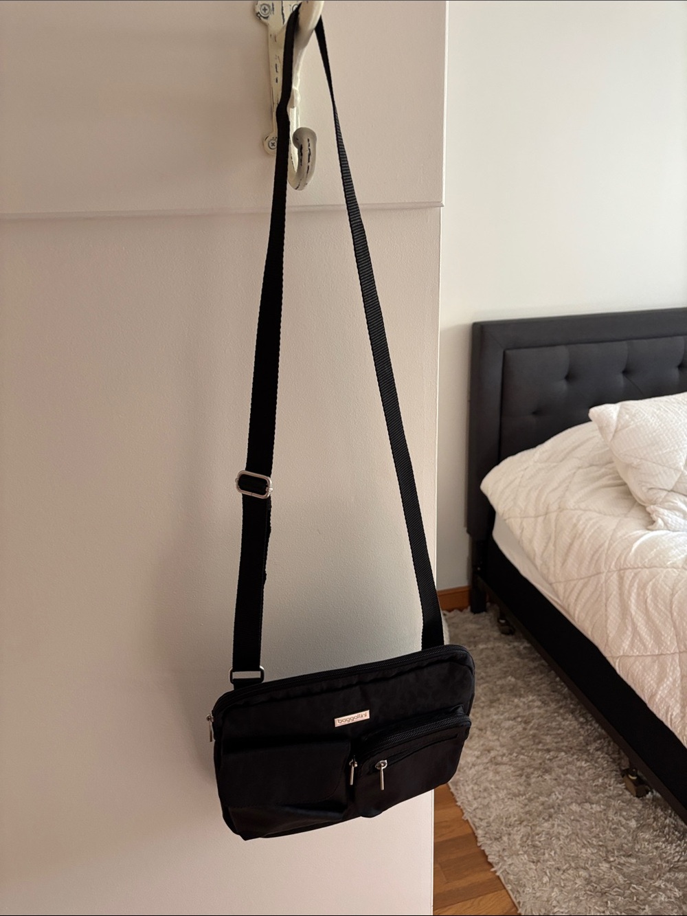 Black Crossbody Shoulder Bag - Baggallini in Black